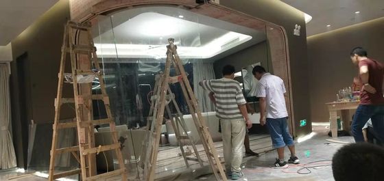 流行の熱橋脚によって曲げられた手すりの半端ものはガラスを形づけた