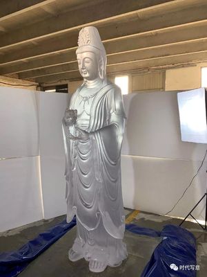 装飾用の従来の切り分ける仏劉李ガラスの芸術