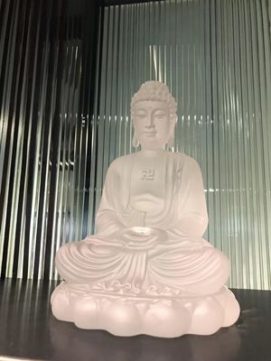 装飾用の従来の切り分ける仏劉李ガラスの芸術