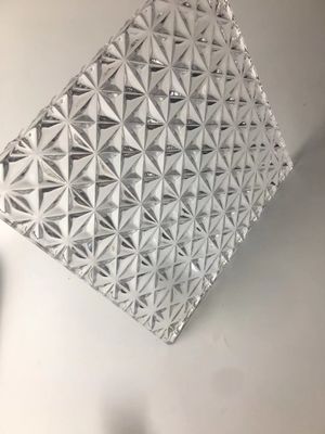 芸術は低い分散CNC 10mmのステンド グラスの技術を切り分けた