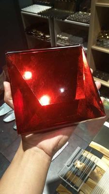 Suncatchers 3Dの赤いバラはK9ステンド グラスの技術を飾る